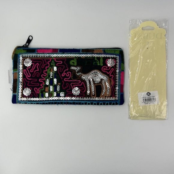 Embroidered and Sequined Clutch with Key Chain from Dubai - Never Used - Picture 2 of 7